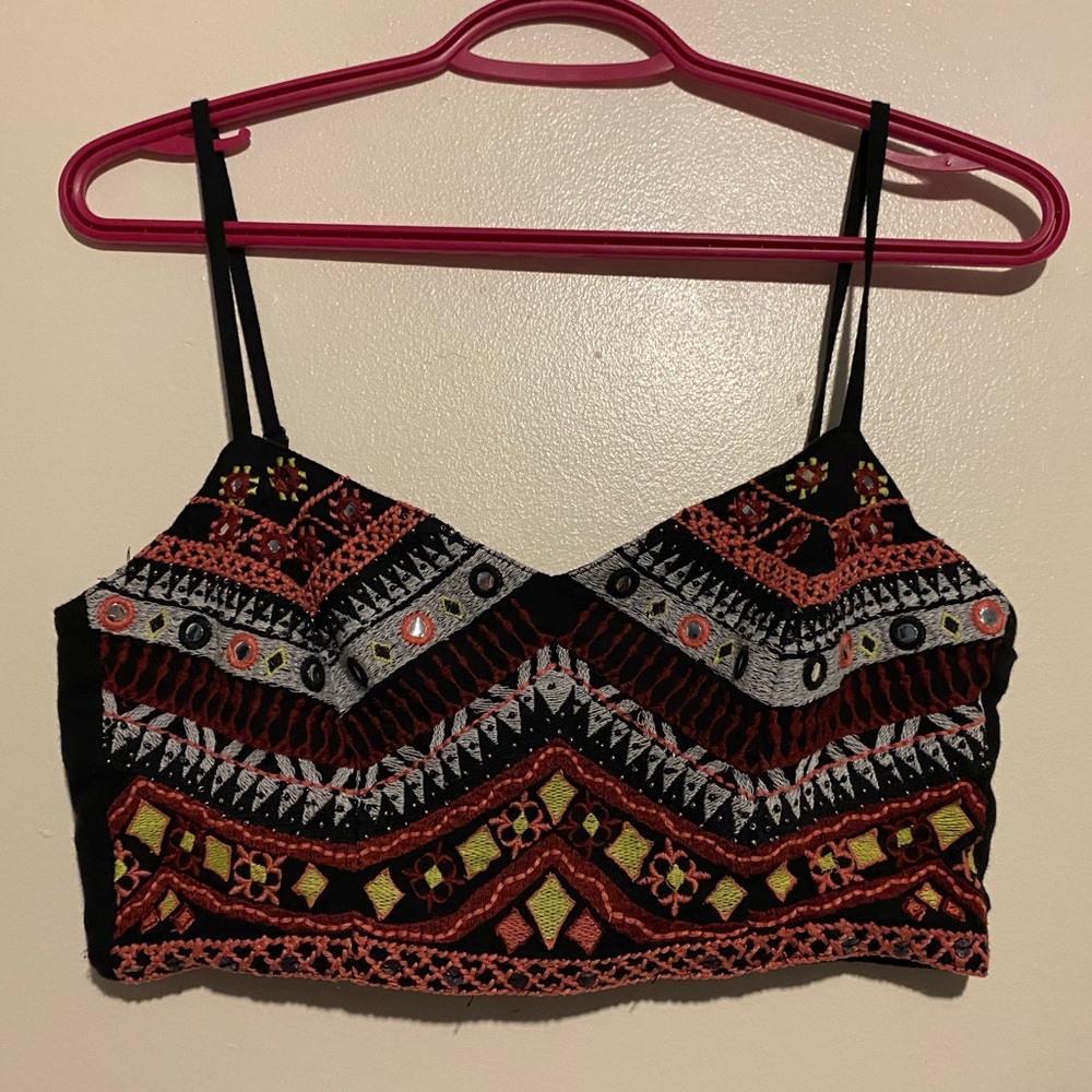 GUESS LIBERTY EMBROIDERED CROP TANK TOP